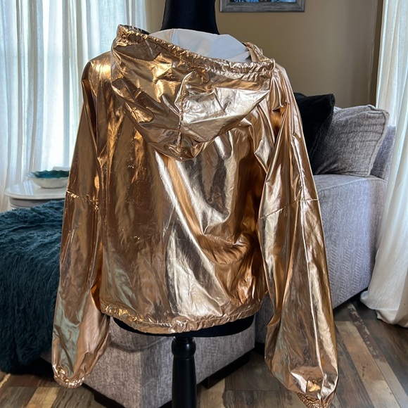 Gold windbreaker - Picture 2 of 3